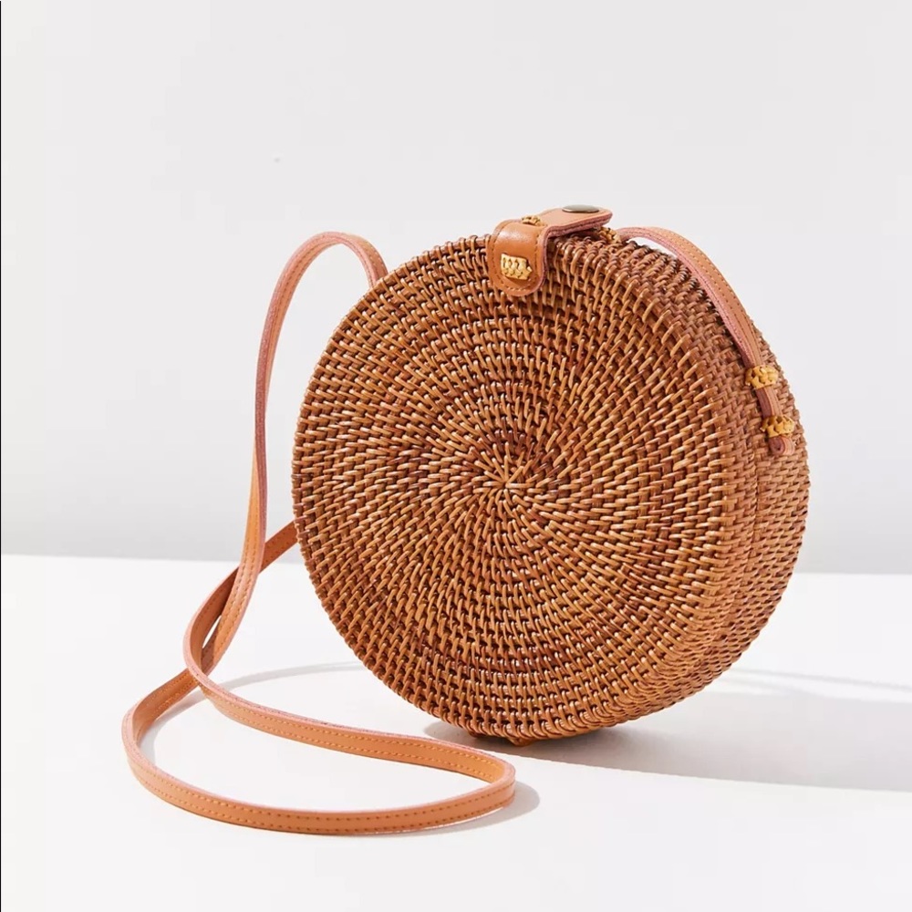 UO Circle Straw Crossbody Bag